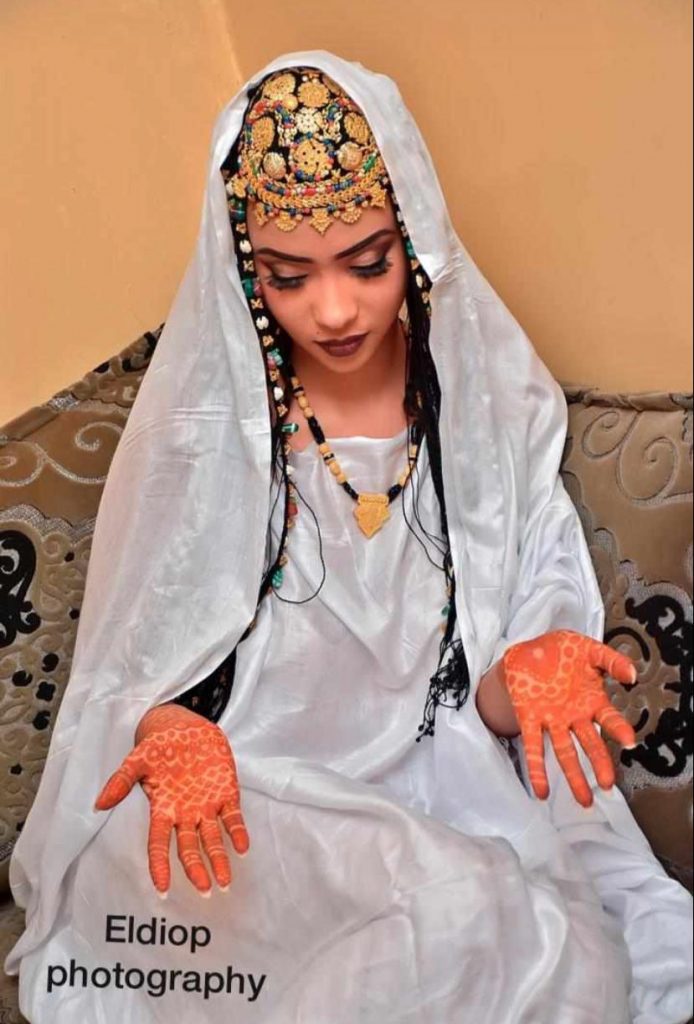 (13 Photos) l’attaquant Sénégalais Babacar Gueye épouse Racky Aidara de la série « Mœurs »