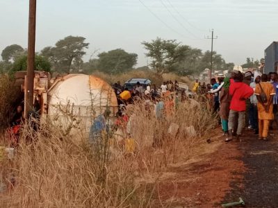 Danger à Tattaguine : Un camion citerne se renverse, les populations pillent le carburant