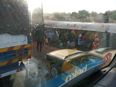 Danger à Tattaguine : Un camion citerne se renverse, les populations pillent le carburant