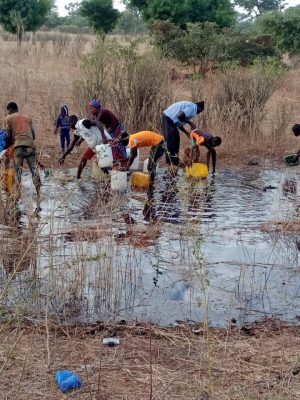 Danger à Tattaguine : Un camion citerne se renverse, les populations pillent le carburant
