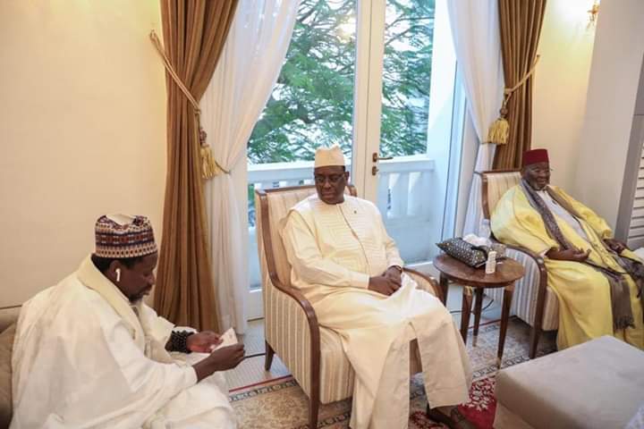 (Photos) Le Président Macky Sall a reçu en début de soirée le khalife général de Médina Baye.