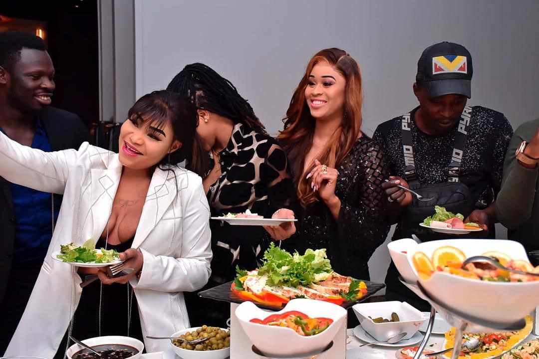 (20 Photos) - Marie Louise Diaw et Ndeye Astou Sall en toute complicité