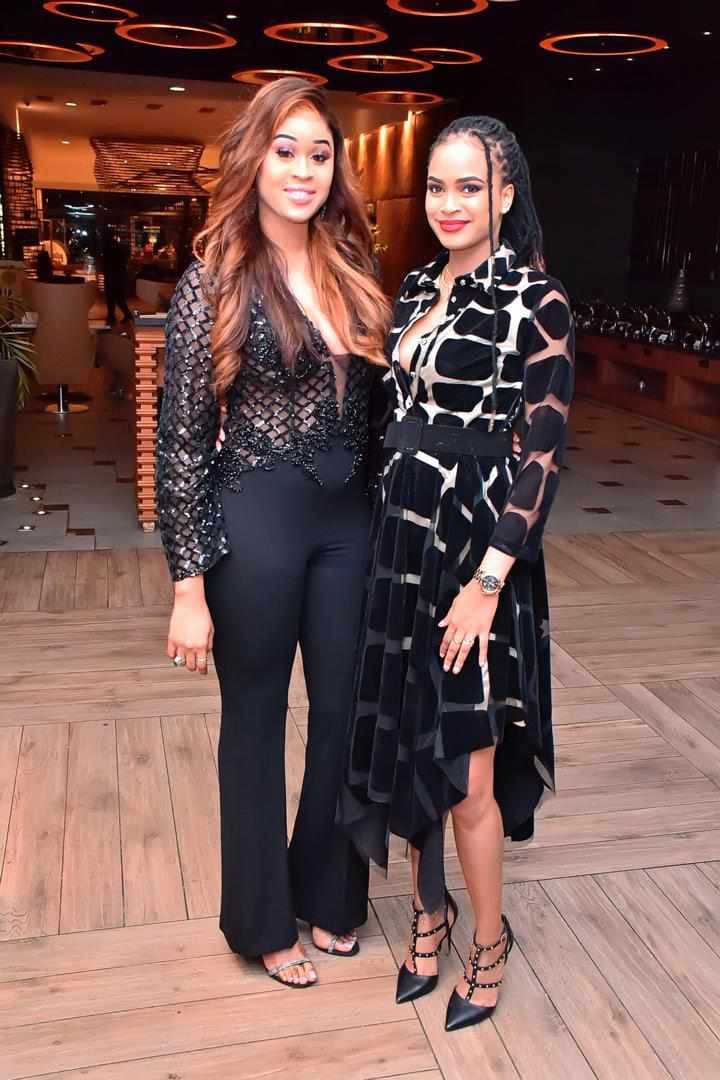 (20 Photos) - Marie Louise Diaw et Ndeye Astou Sall en toute complicité