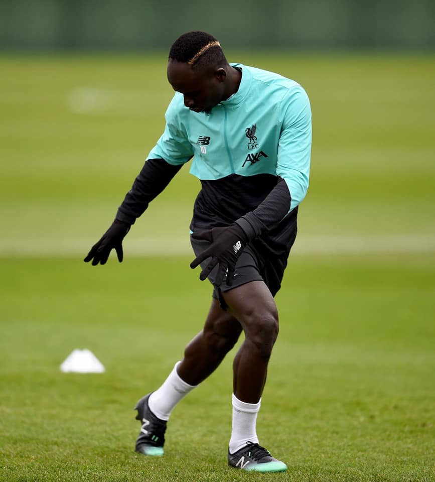 Photos: Sadio Mané à retrouvé l’entrainement collectif avec le sourire et prêt à jouer ce Week-End !