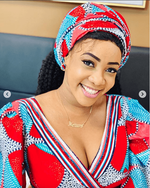 PHOTOS : La Nouvelle Bombe de la Sen Tv Maman Diallo toute rayonnante sur son plateau