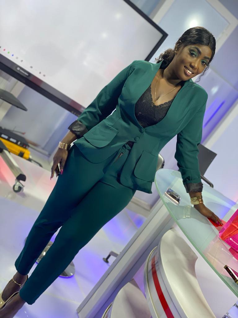 (11 Photos) Dior Mbaye revient en force: Admirez son Sagnsé , Hanches bien taillées, Sagnsée de prestige