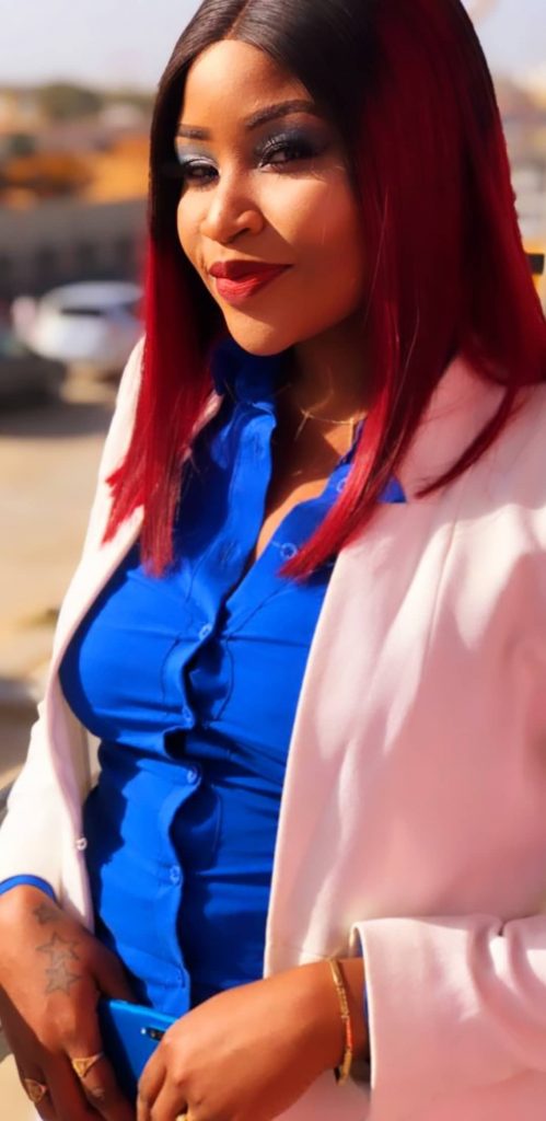 15 Photos: Khadija Ndiaye animatrice à la 2stv se dévoile