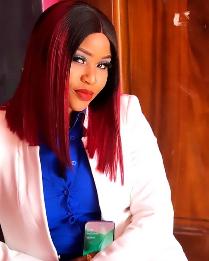 15 Photos: Khadija Ndiaye animatrice à la 2stv se dévoile