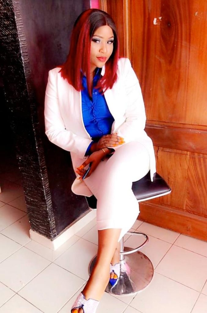 15 Photos: Khadija Ndiaye animatrice à la 2stv se dévoile