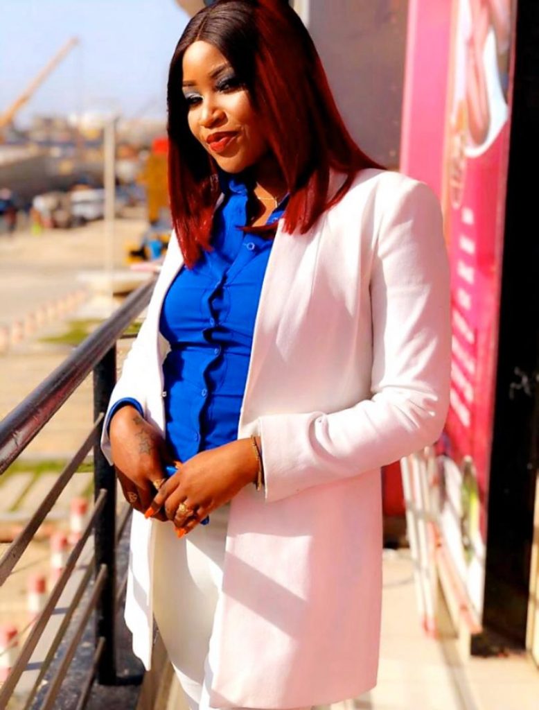 15 Photos: Khadija Ndiaye animatrice à la 2stv se dévoile
