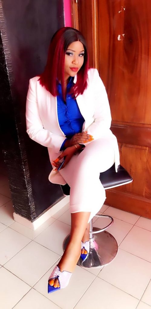 15 Photos: Khadija Ndiaye animatrice à la 2stv se dévoile