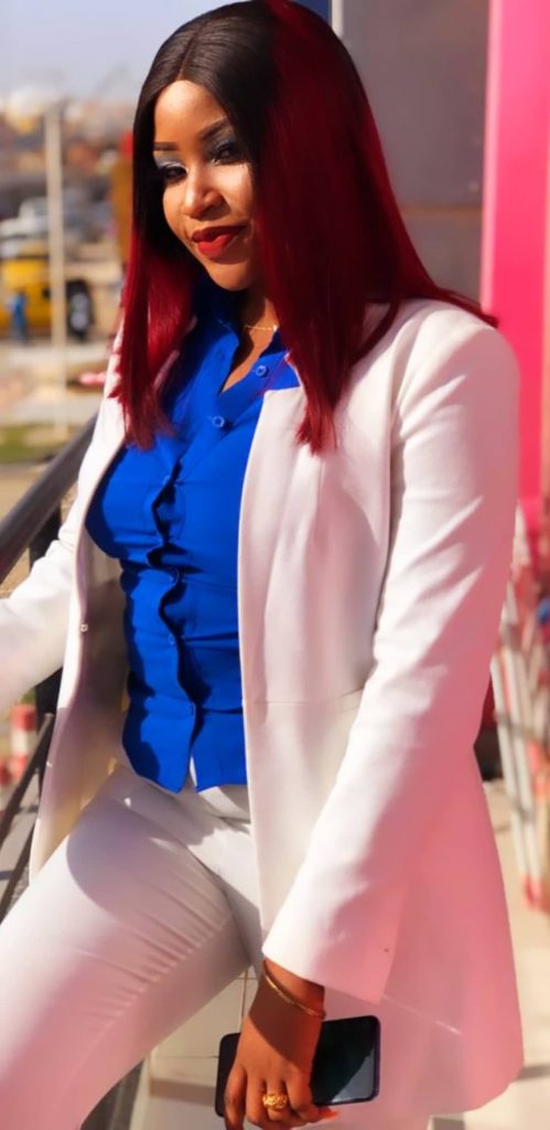 15 Photos: Khadija Ndiaye animatrice à la 2stv se dévoile