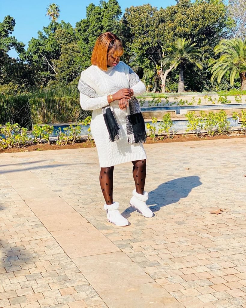 6 Photos – Maman de la série « Un café avec » au top de sa forme