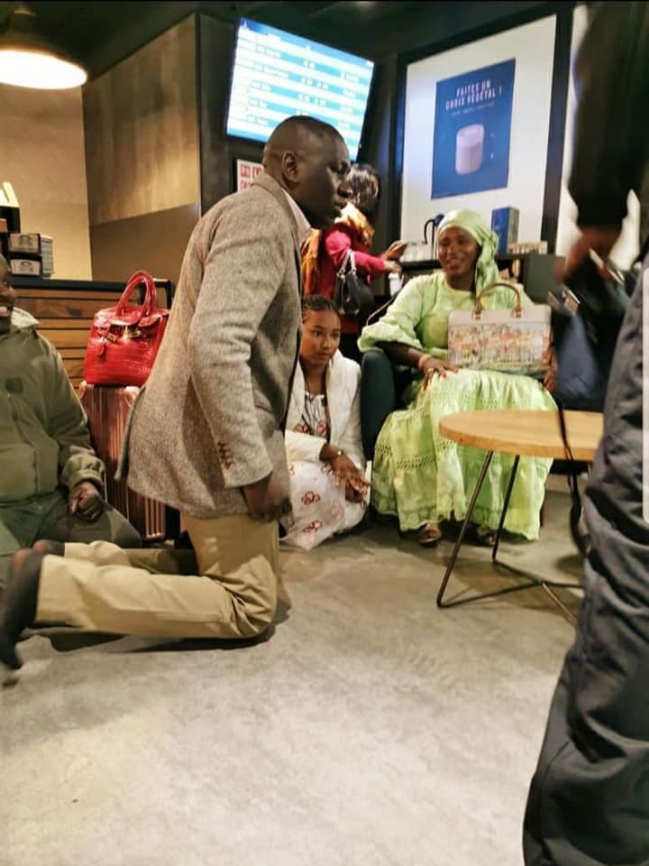 (07 photos) l’arrivée de Sokhna Bator Thioune à Paris