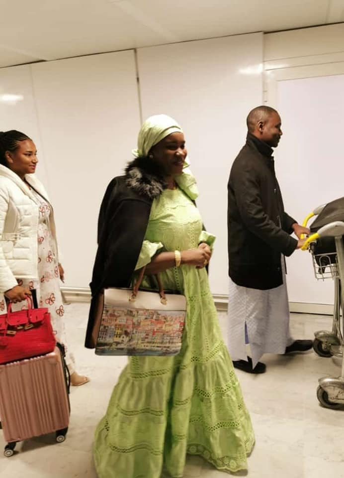 (07 photos) l’arrivée de Sokhna Bator Thioune à Paris
