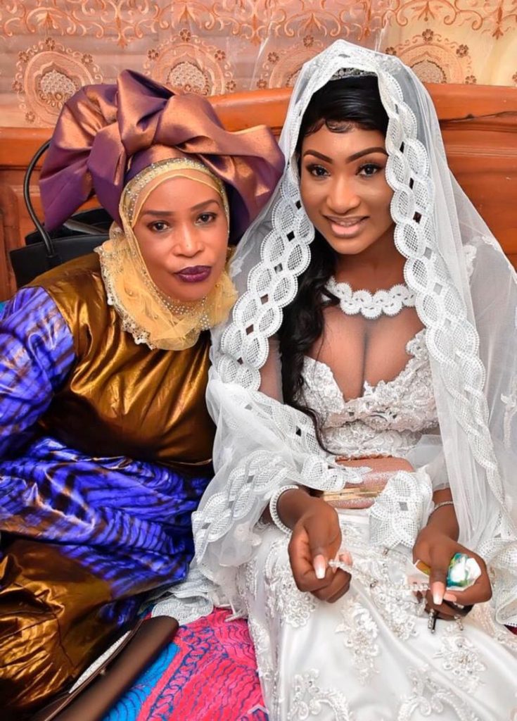 (Photos) L'actrice Bébé Sy en toute complicité avec sa mère