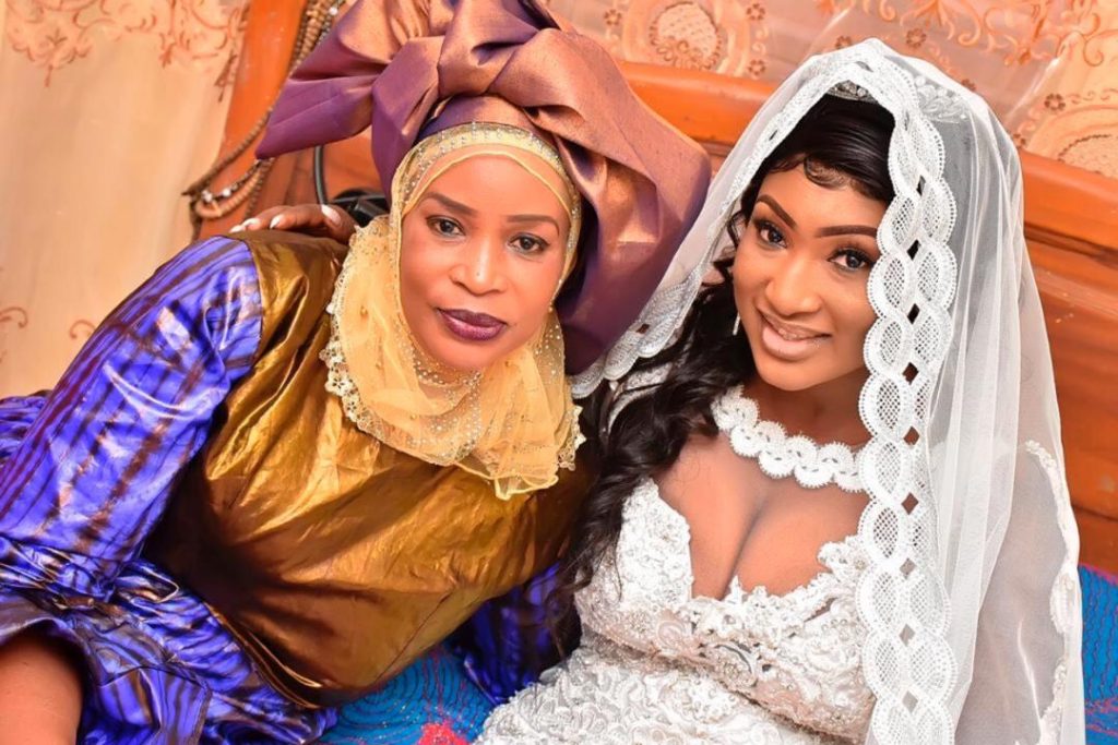 (Photos) L'actrice Bébé Sy en toute complicité avec sa mère