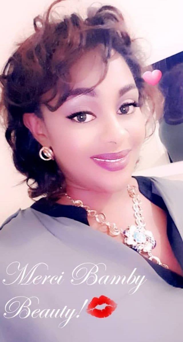 06 Photos – Khadija Keisha alias Adja s’affiche en mode femme d’affaires et fait sensation