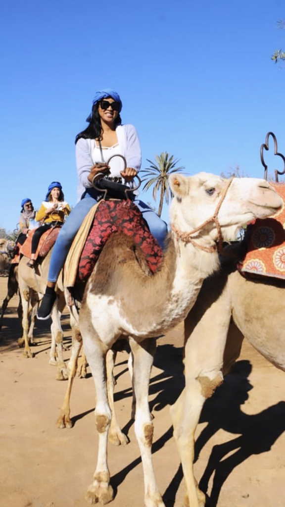 (Photos) Mauritanie: Souadou Sy alias Nabou de série « Pod et Marichou » de retour à son pays d’origine