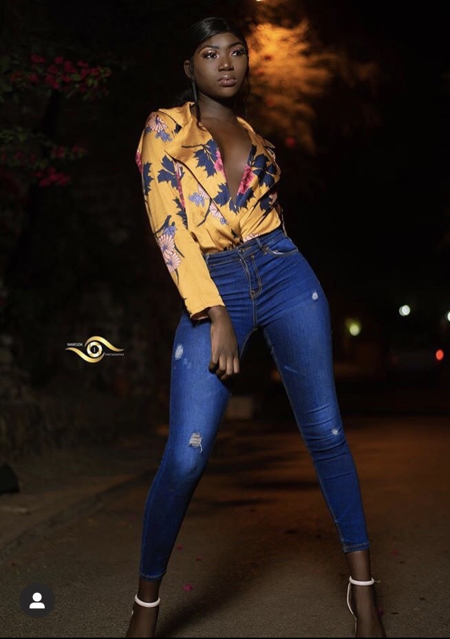 (07 photos): Amy « Adja » expose sa silhouette de fée