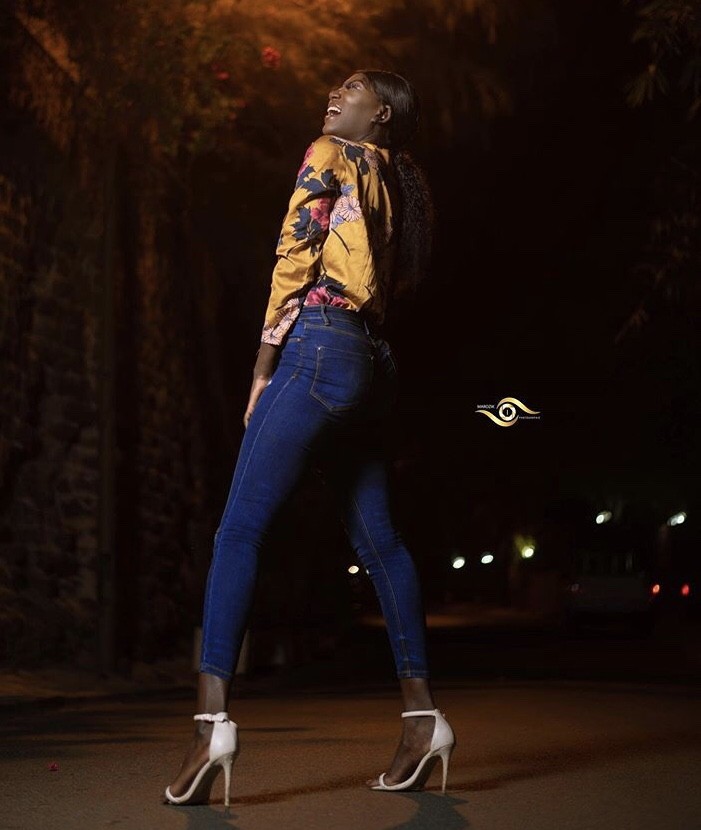 (07 photos): Amy « Adja » expose sa silhouette de fée