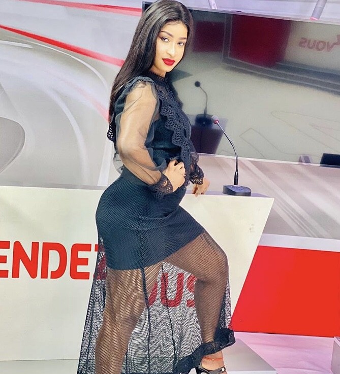 (Photos) Calme et silencieuse, La sœur de Adja Astou, Lady Myriam Cissé de la SenTv se met au transparent