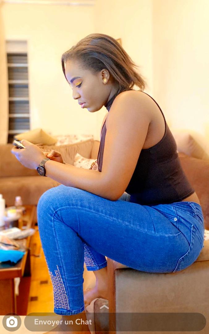 6 Photos – Maman de la série « Un café avec » au top de sa forme