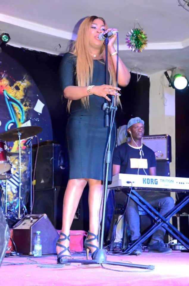Photos: La Chanteuse Titi la "lionne" encore plus belle à la soirée de Sam’s Prestige
