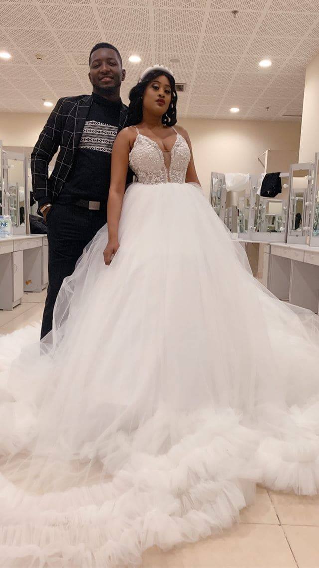 08 Photos – Saint Valentin: Racky de la série « MDHM » rayonnante dans une robe de mariée