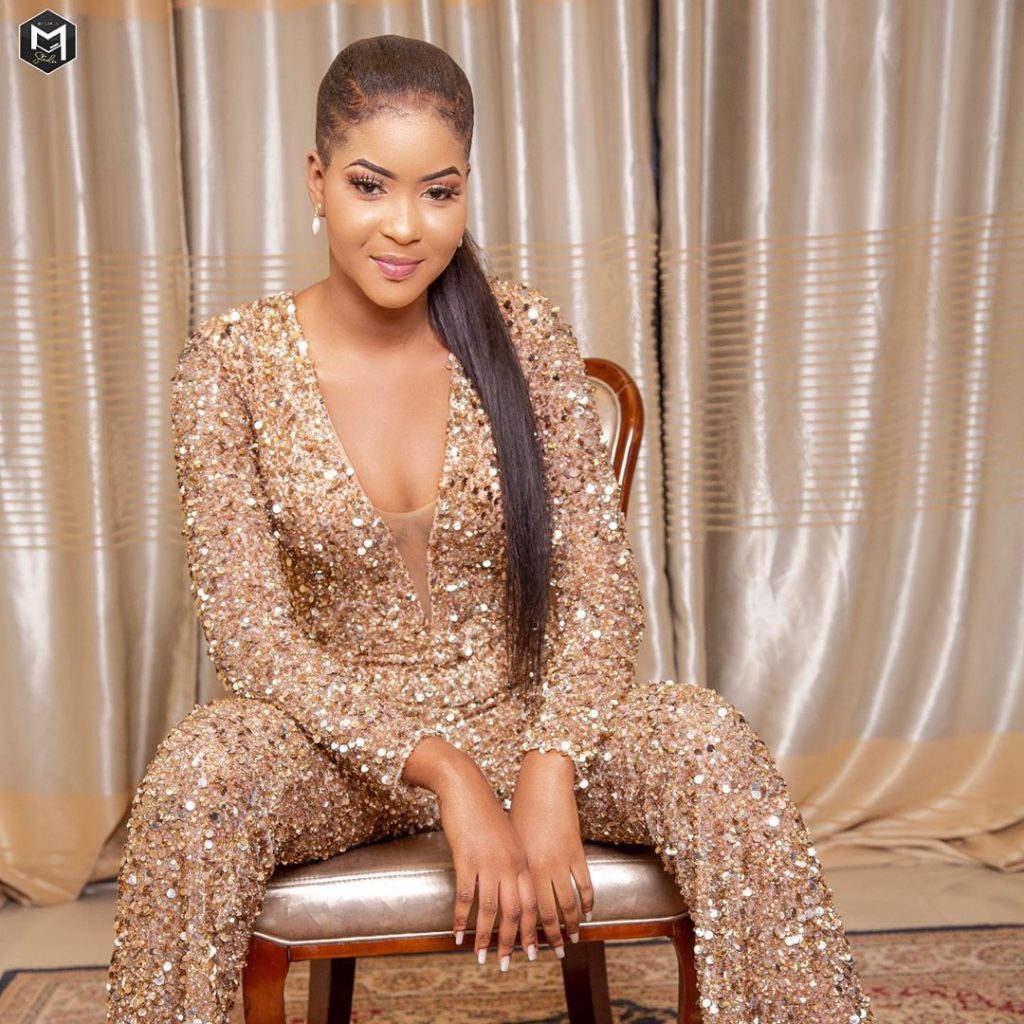 ( 10 Photos ) Classe , stylée , Awa Diagne alias Kiné toute rayonnante dans sa tenue