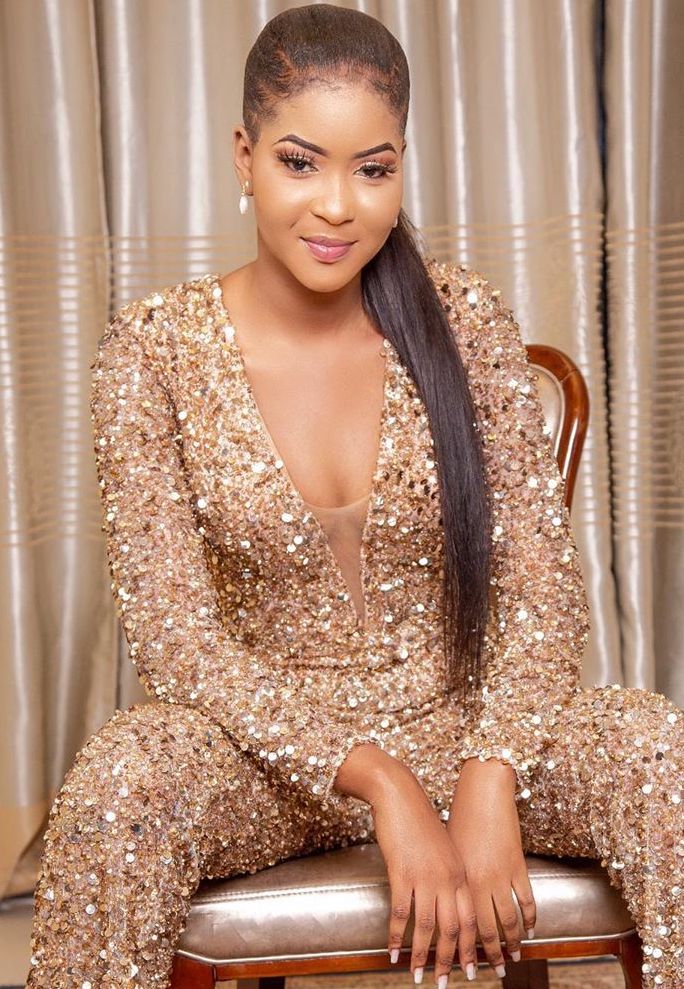 ( 10 Photos ) Classe , stylée , Awa Diagne alias Kiné toute rayonnante dans sa tenue