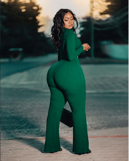 Photos: Sanchi atomise la toile avec une belle robe robe bien taillée !