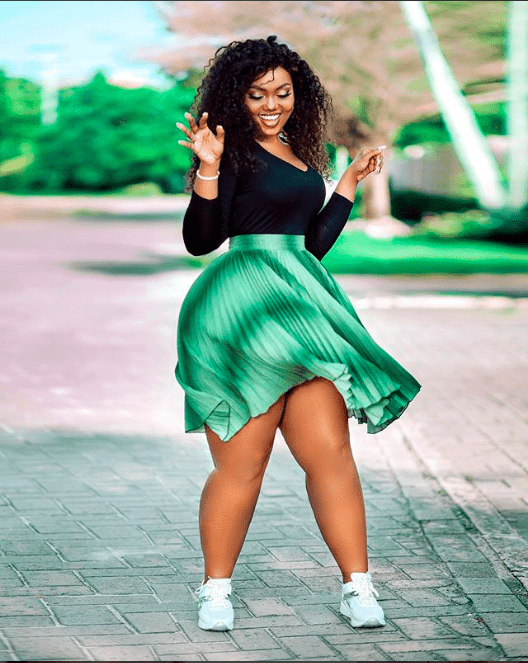 Photos: Sanchi atomise la toile avec une belle robe robe bien taillée !