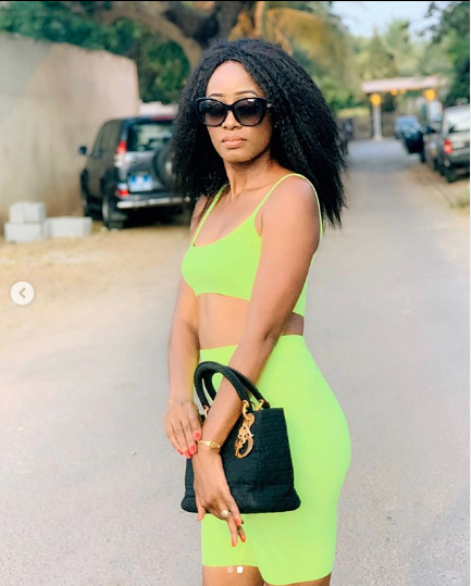 (15 Photos) Queen Biz choque les internautes avec ses tenues hyper s&xy