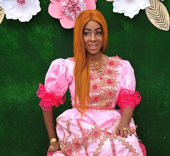 20 Photos – Mode vendredi: Marie Pierre, rayonnante en “Sagnsé” Sénégalaise