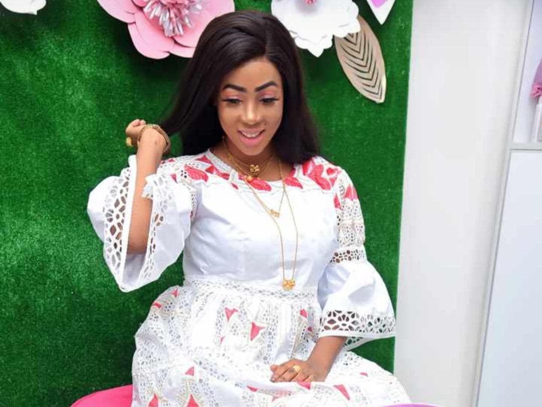 20 Photos – Mode vendredi: Marie Pierre, rayonnante en “Sagnsé” Sénégalaise