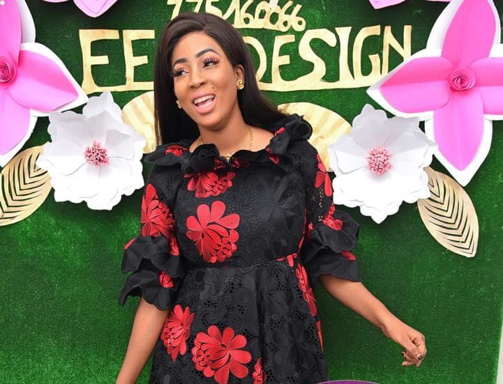 20 Photos – Mode vendredi: Marie Pierre, rayonnante en “Sagnsé” Sénégalaise