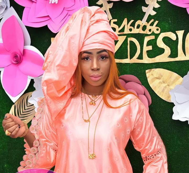 20 Photos – Mode vendredi: Marie Pierre, rayonnante en “Sagnsé” Sénégalaise