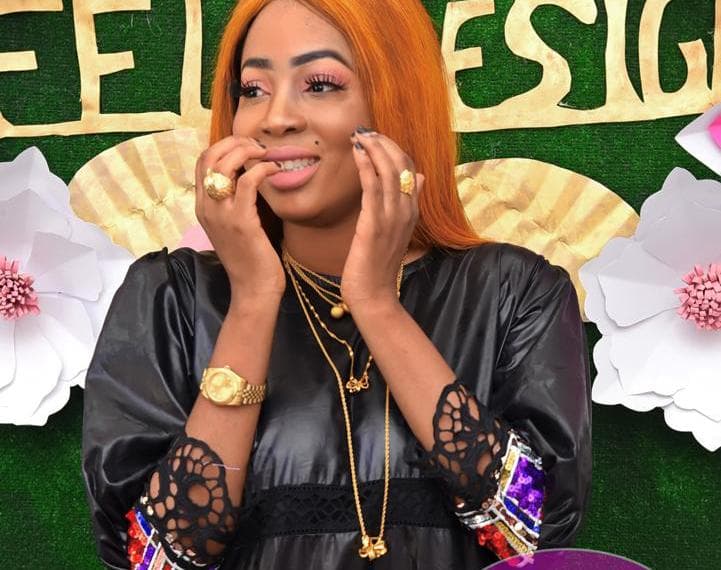 20 Photos – Mode vendredi: Marie Pierre, rayonnante en “Sagnsé” Sénégalaise