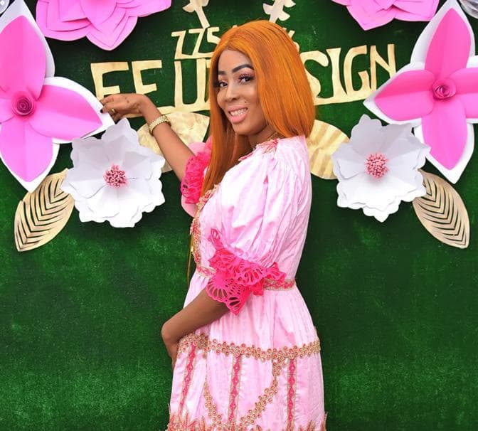 20 Photos – Mode vendredi: Marie Pierre, rayonnante en “Sagnsé” Sénégalaise