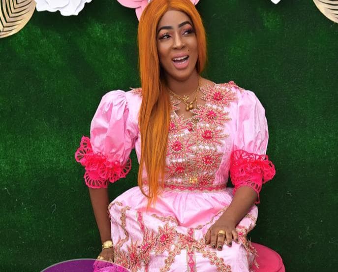 20 Photos – Mode vendredi: Marie Pierre, rayonnante en “Sagnsé” Sénégalaise