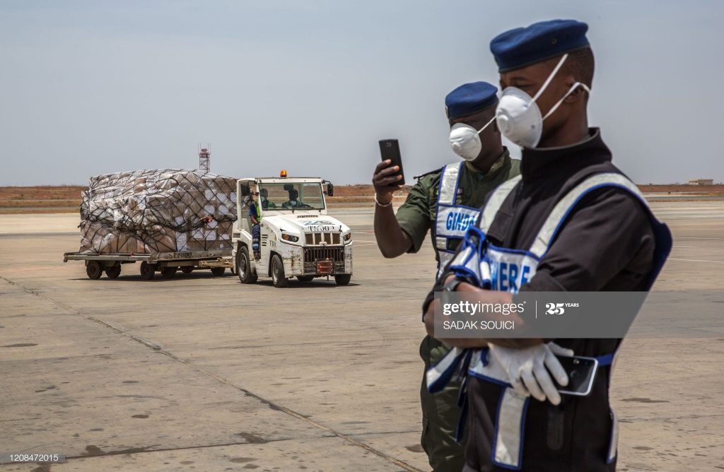 [12 Photos] Coronavirus : Le Sénégal reçoit sa part de l’aide du milliardaire chinois, Jack MA