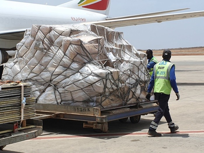 [12 Photos] Coronavirus : Le Sénégal reçoit sa part de l’aide du milliardaire chinois, Jack MA