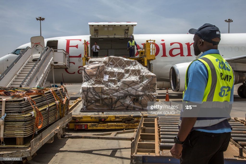 [12 Photos] Coronavirus : Le Sénégal reçoit sa part de l’aide du milliardaire chinois, Jack MA