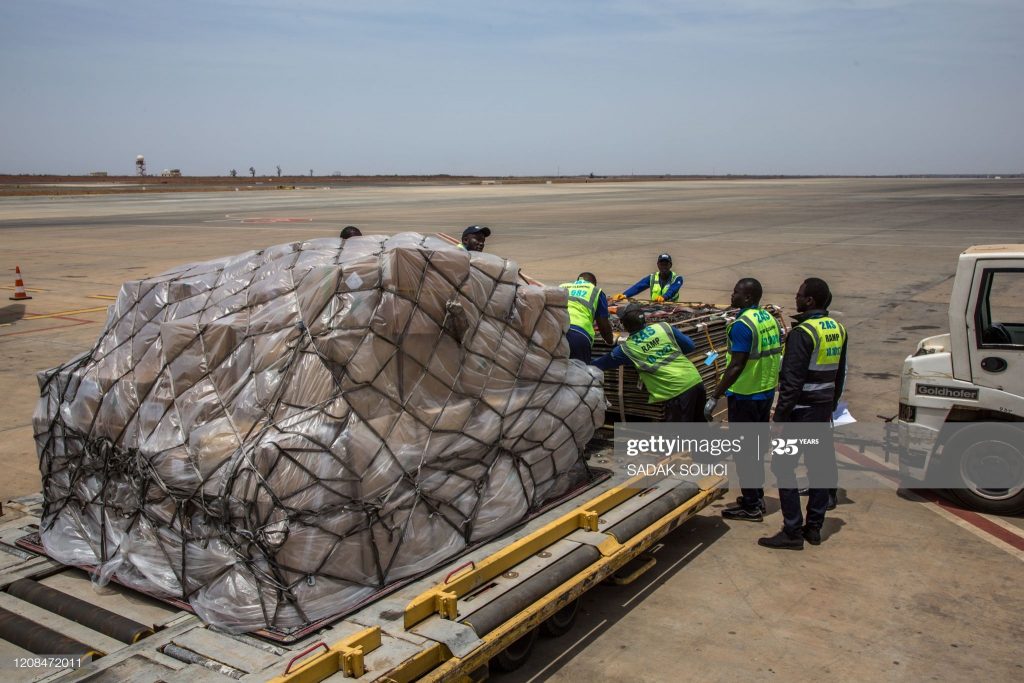 [12 Photos] Coronavirus : Le Sénégal reçoit sa part de l’aide du milliardaire chinois, Jack MA