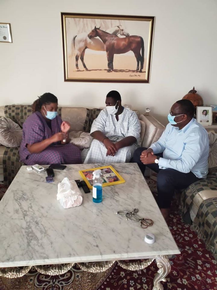 (Photos) Confinement ou "Daxx Koor": Quand Macky Sall joue au ludo avec sa famille
