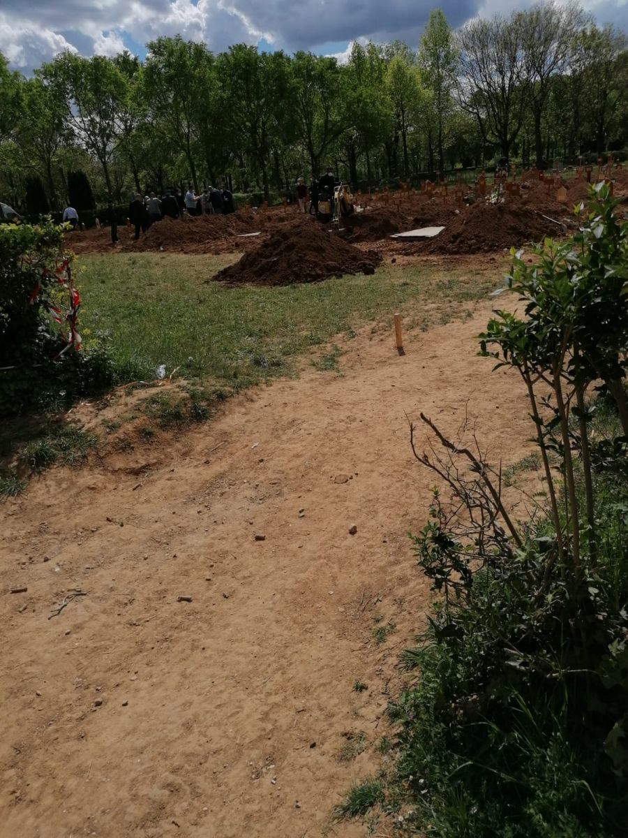 (Photo) Covid-19 : Une famille sénégalaise enterre un des ...