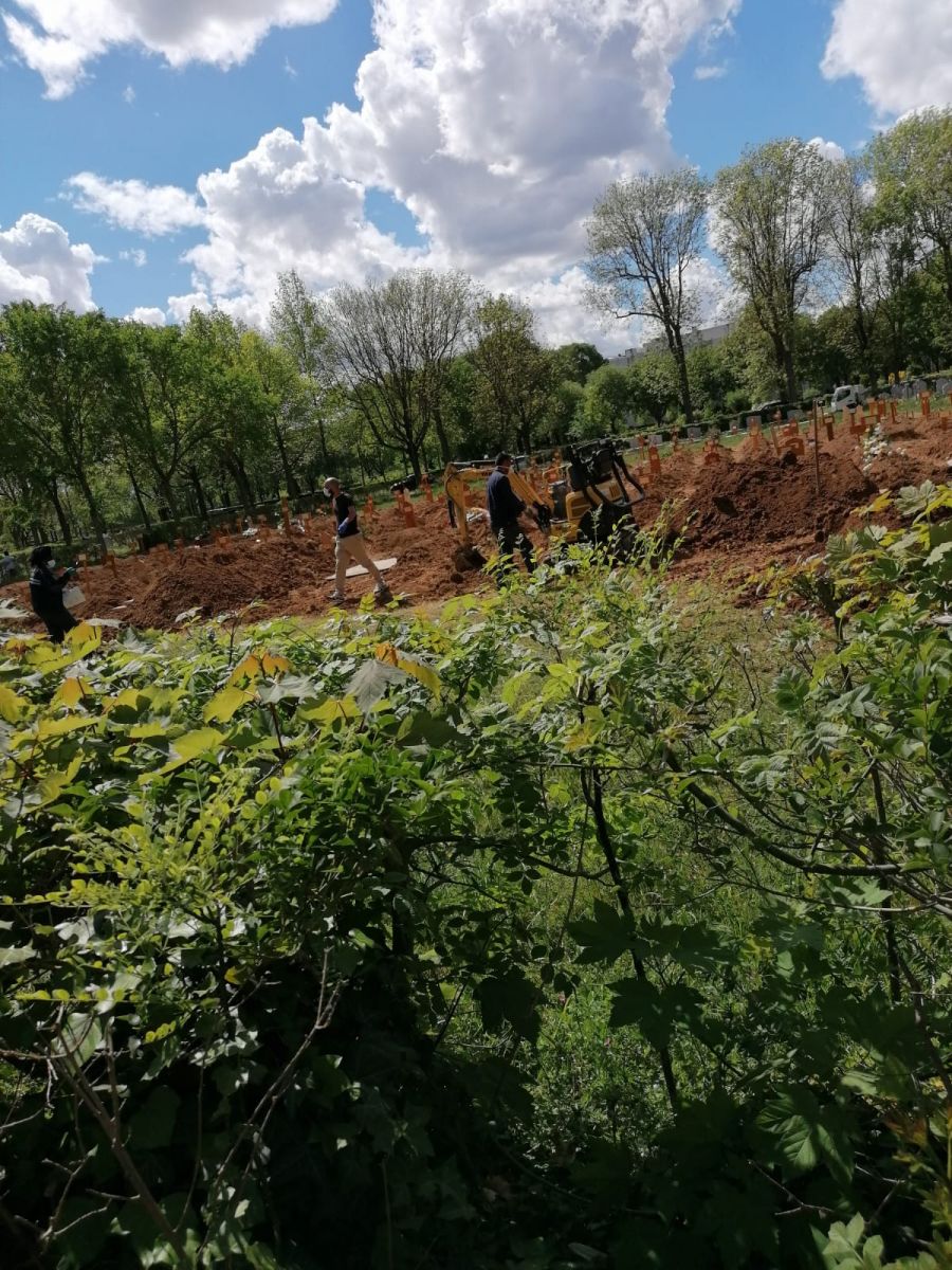 (Photo) Covid-19 : Une famille sénégalaise enterre un des ...