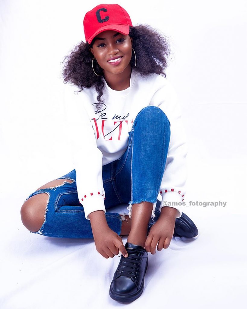 ( 08 Photos ) Diarra Thiès « Sen Ptit Gallé » met en avant ses atouts de femme fatale