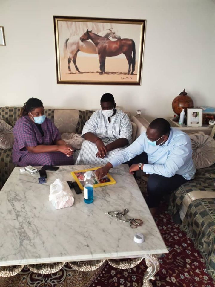 (Photos) Confinement ou "Daxx Koor": Quand Macky Sall joue au ludo avec sa famille